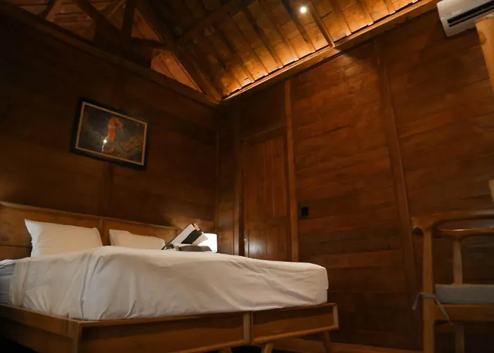 別荘 Shanti Life Wooden House