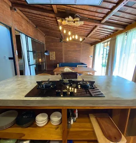 Shanti Life Wooden House ペムテラン
