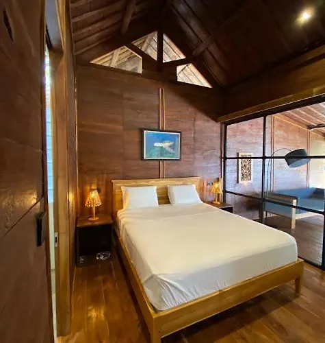 別荘 Shanti Life Wooden House ペムテラン