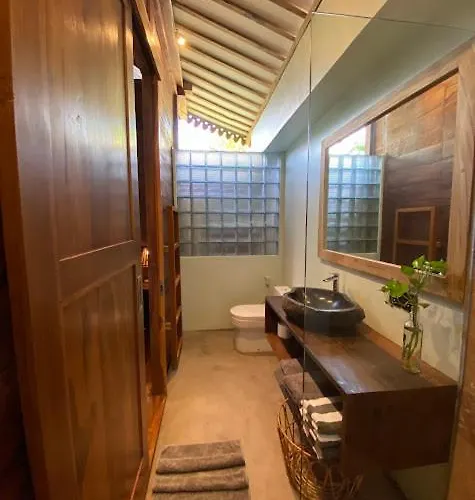 Shanti Life Wooden House * ペムテラン