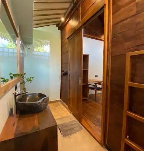 Shanti Life Wooden House ペムテラン